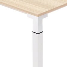detail nohy stola v rovnakej farbe