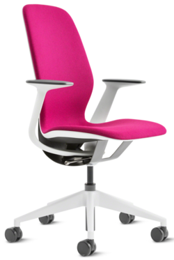 Dizajnová ergonomická kancelárska stolička SILQ. Synchromechanizmus je zabezpečený prevratnou technológiou bez potreby nastavovania.