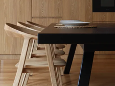 Drevená dubová olejovaná stolička