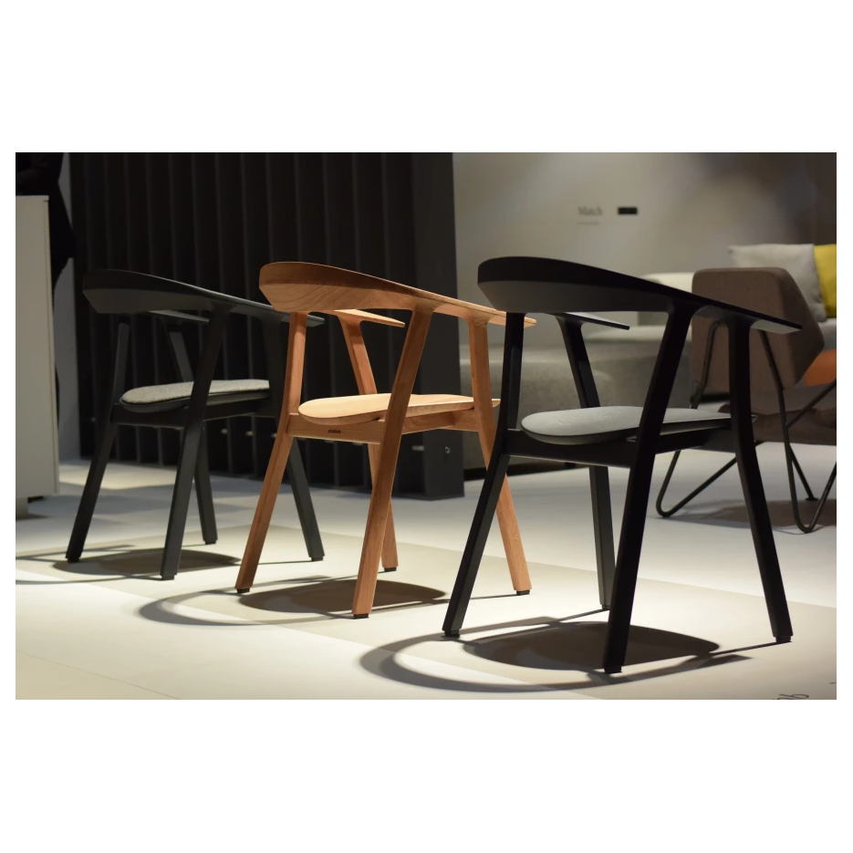 ergonomické stoličky z masívneho dreva olejované a lakované