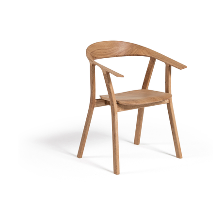 Rhomb - stolička z masívneho dreva s ergonomickými detailami pre pohodlné sedenie. Technológia a remeselná výroba spája krásu v každom detaile.