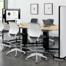smart technológia zabudovaná v stole a TV uchytení na panely pre jednoduchšie remiestnenie